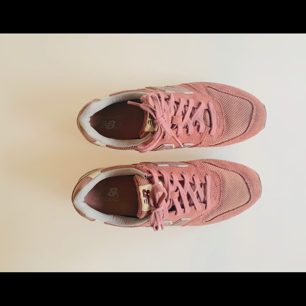 New Balance 696 in Mauve, size 7.5
